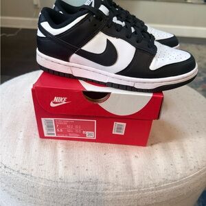 Nike Women's Black and White Sneakers